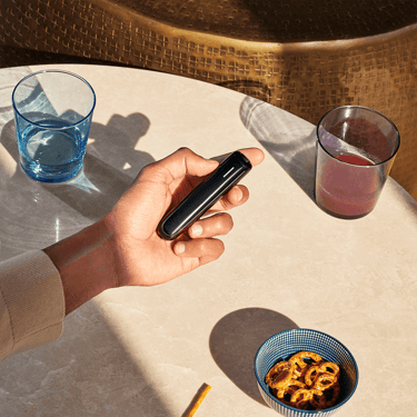 El Ploom AURA Jet Black es un dispositivo elegante, cómodo y muy fácil de manipular