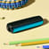 Primer plano de un accesorio Panel Frontal Ocean Blue para Ploom AURA sobre un escritorio
