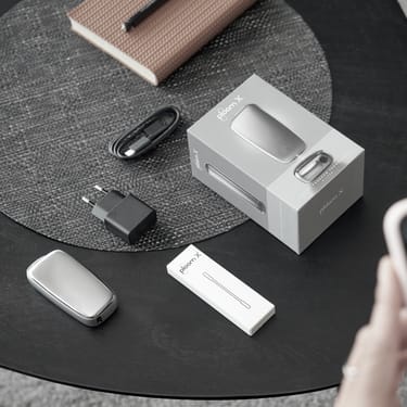Vista frontal adaptador de corriente Ploom X Advanced